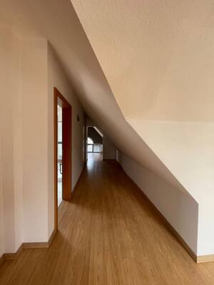 Moderne 2 Zimmer Dachgeschosswohnung zentral gelegen in Neustadt an der Aisch – 91413 Neustadt an der Aisch – Vorschaubild 8