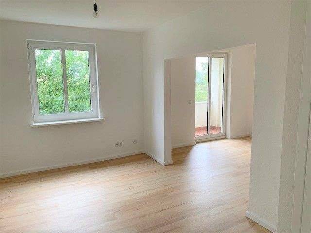 Gemütliche 2-Raum Wohnung mit Balkon ins Grüne sucht Nachmieter. – Magdeburg – Vorschaubild 5
