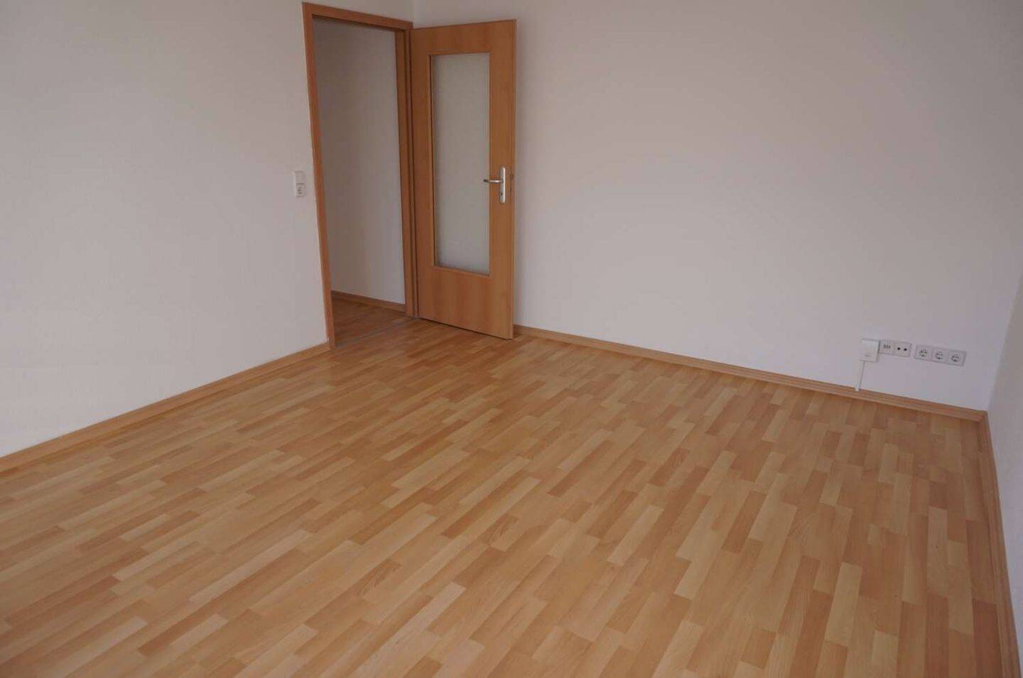 Wohnen im Heimgarten im 2. OG - große Küche + 2 Balkone – Chemnitz – Vorschaubild 3
