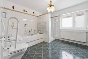 Wohnhaus mit 3 Wohnungen in schöner Wohnlage, Fürth-Ronhof. Bezugsfrei! – 90765 Fürth – Vorschaubild 5