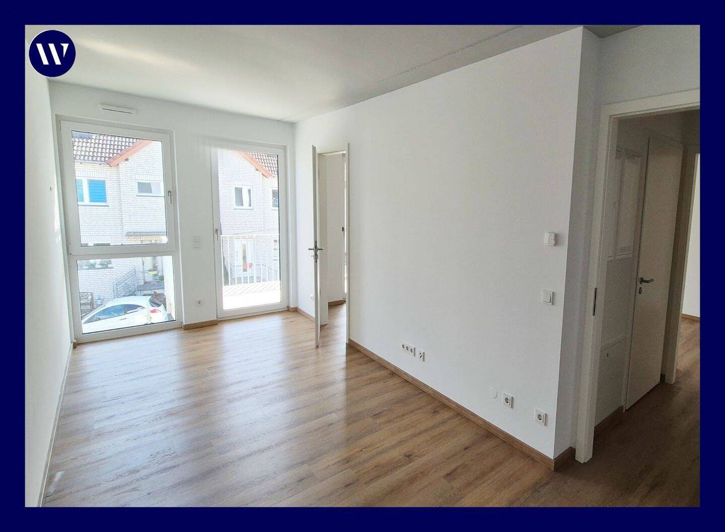 Genießen Sie das Wohnen mit Balkon! Helle 2 Zimmer, Einbauküche + Aufzug + TG-Platz