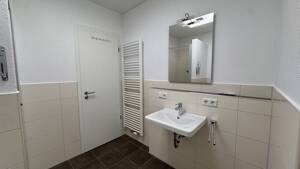 Großzügige und sonnige 3-Zimmer-Dachwohnung mit 2 Balkonen in Heimstetten – 85551 Kirchheim bei München – Vorschaubild 4