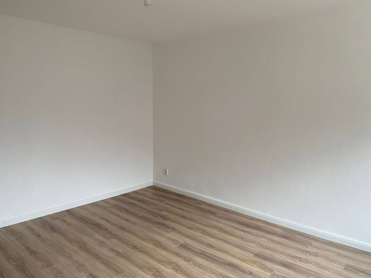 Helle 2-Zimmer Wohnung mit Balkon – Hamburg – Vorschaubild 3