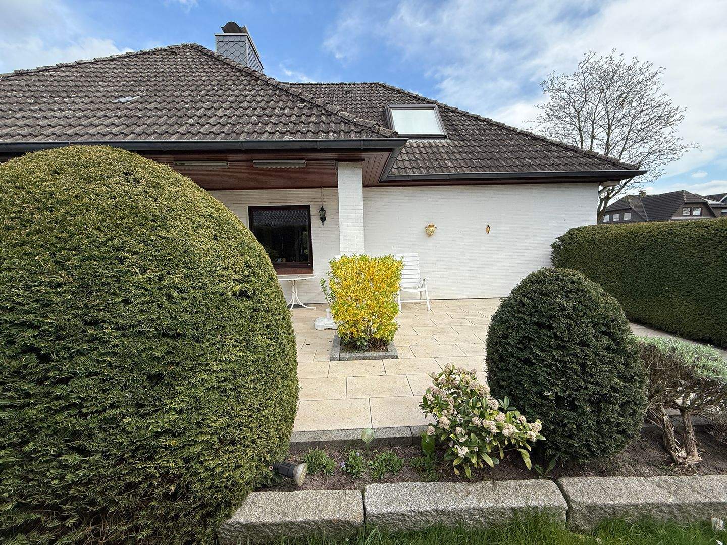 Großzügiges Ein- bis Zweifamilienhaus mit Garten, Garage, Keller, Billardzimmer mit Bar. – Stapelfeld – Vorschaubild 3
