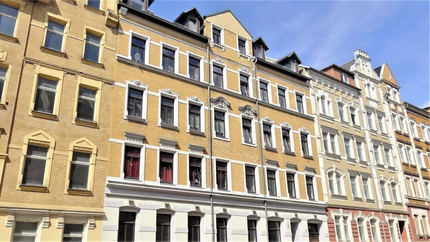 Viel Platz zum Leben: 4-Raumwohnung in zentraler Lage mit EBK