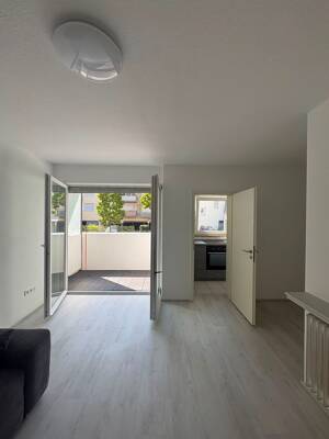 Sanierte 1-Zimmer Hochparterre Wohnung mit Balkon und Einbauküche