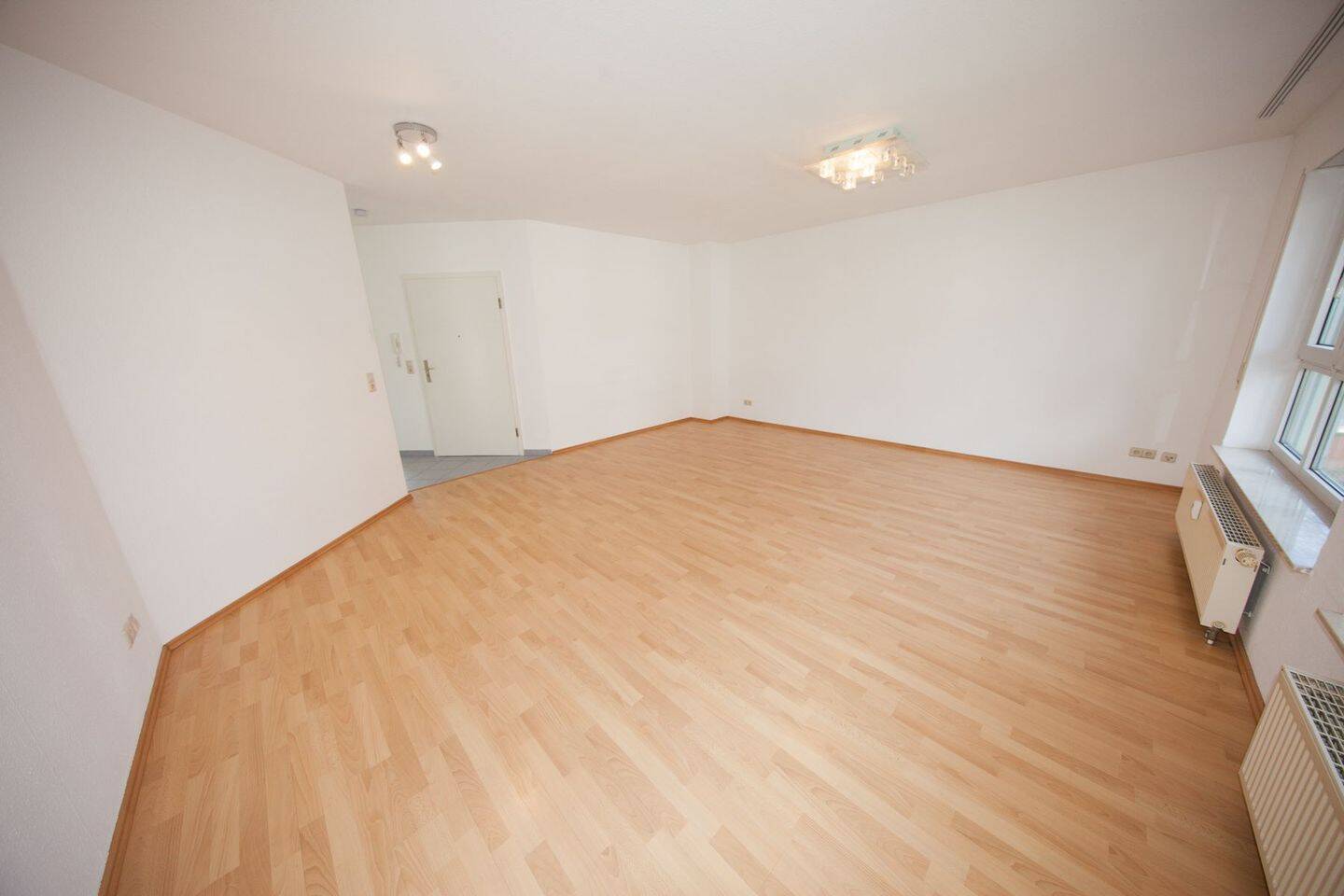 Helle und großzügige 2-Zimmer Eigentumswohnung! Großer Balkon + 2 x Kfz-Stellplatz! – Neuhofen – Vorschaubild 6