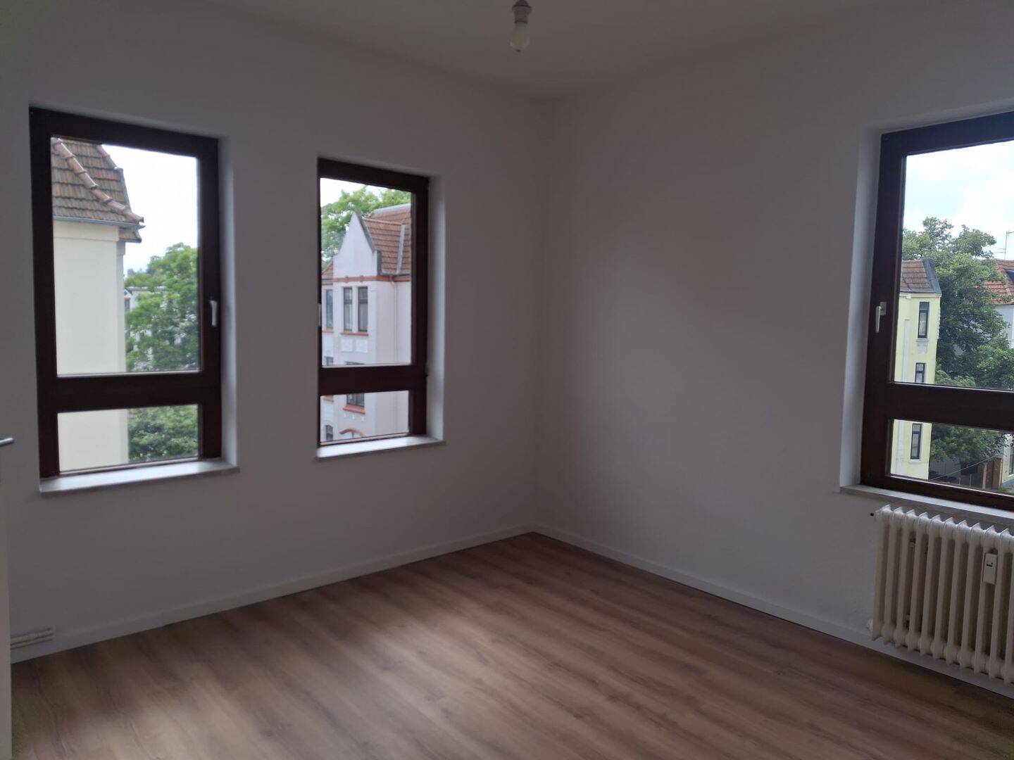Großzügige 3-Zimmer-Wohnung im 2.OG – mit Charme, Einbauküche und Duschbad – Bremerhaven – Vorschaubild 9