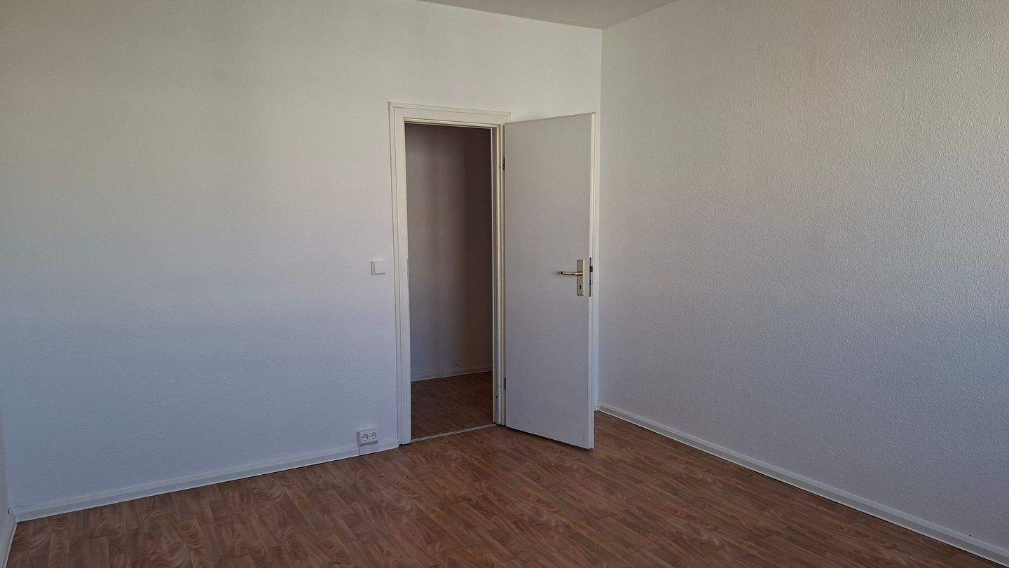 Große 3-RW mit Süd-Balkon, Wohnküche, Bad mit Wanne, WG-geeignet – Leipzig – Vorschaubild 8