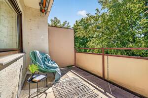FREIRAUM - Großzügige 4-Zimmer-Wohnung mit zwei Balkonen und zwei Einzelgaragen in Stuttgart-Hofen – 70378 Stuttgart – Vorschaubild 5