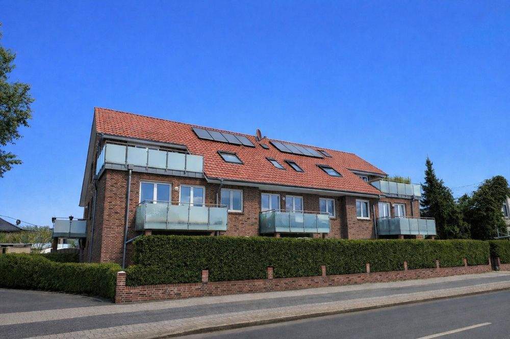 Oldenburg von ganz oben! Dachgeschosswohnung mit großer Terrasse und toller Ausstattung! – Oldenburg – Bild 1 von 9