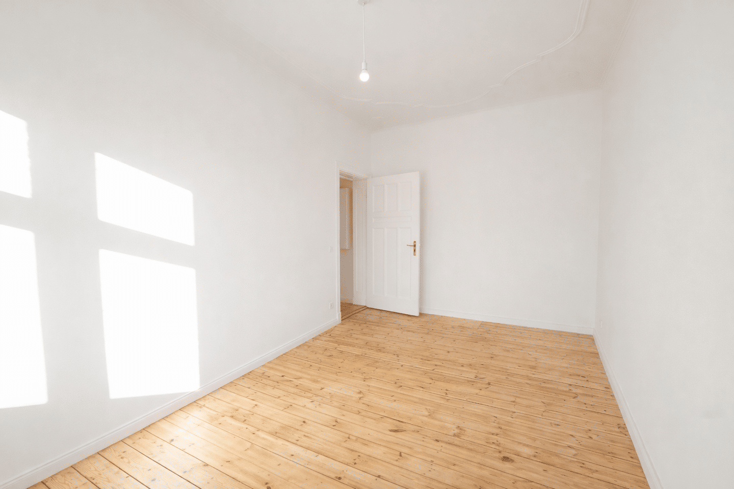 Altbau-Charme mit Westbalkon - renovierte 2-Zimmer-Wohnung, sofort bezugsfrei (WE29) – Berlin – Vorschaubild 3