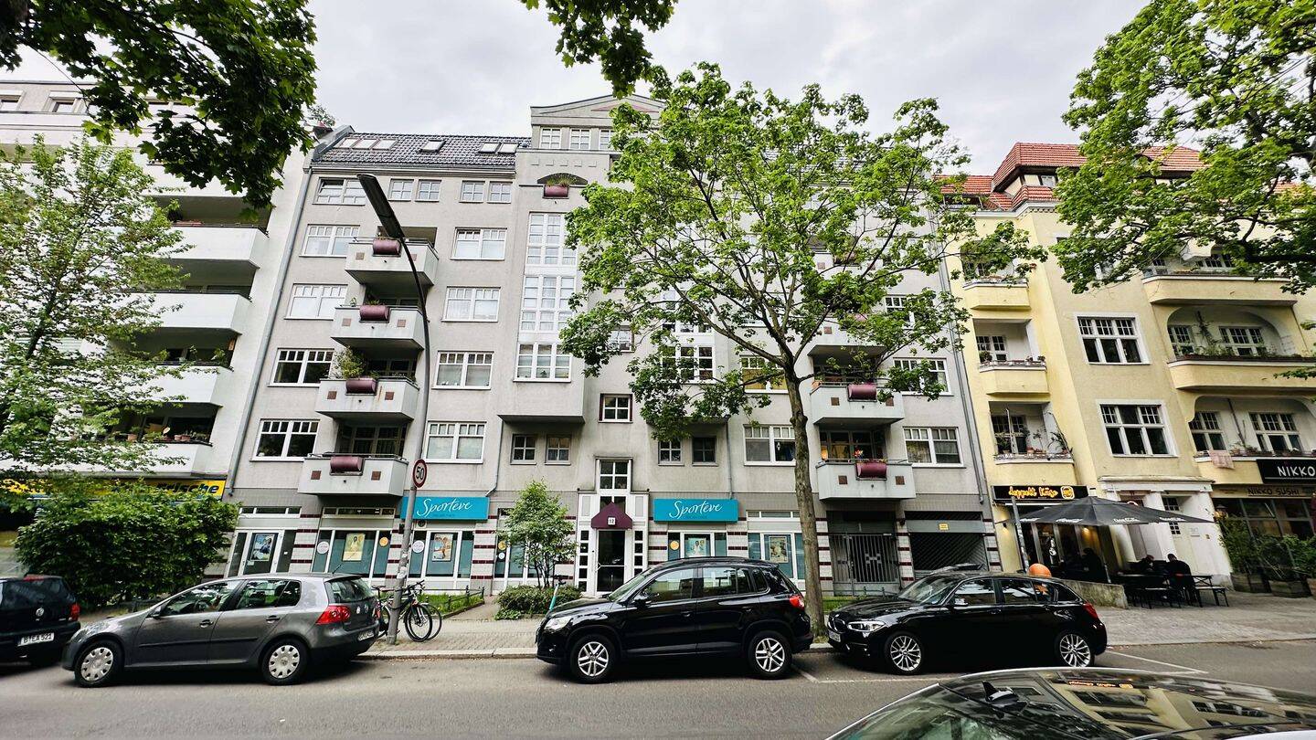 Perfekt gelegen: Vermietete 3-Zimmer-Dachgeschoß-Wohnung in Friedenau