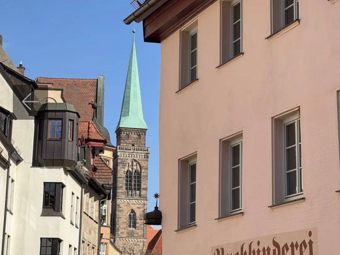 Stilvoll möblierte Altbauperle mit Balkon direkt am Weinmarkt
