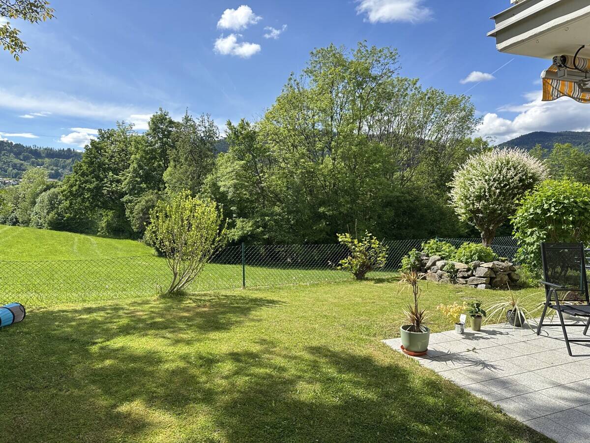 Herrliche 2 1/2 Zi.-Gartenwohnung m. Blick ins Grüne, Terrasse, Balkon u. Caport, nur 5 km v. DEG!