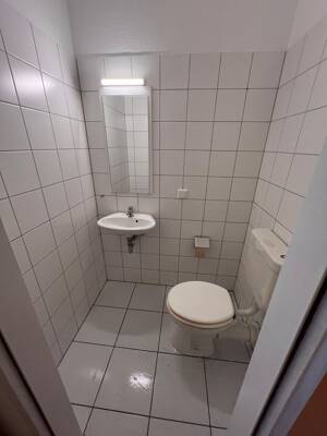 Großzügige 4-Zimmer-Dachgeschosswohnung mit Balkon und markanter Giebelfensterfront – 32756 Detmold – Vorschaubild 8