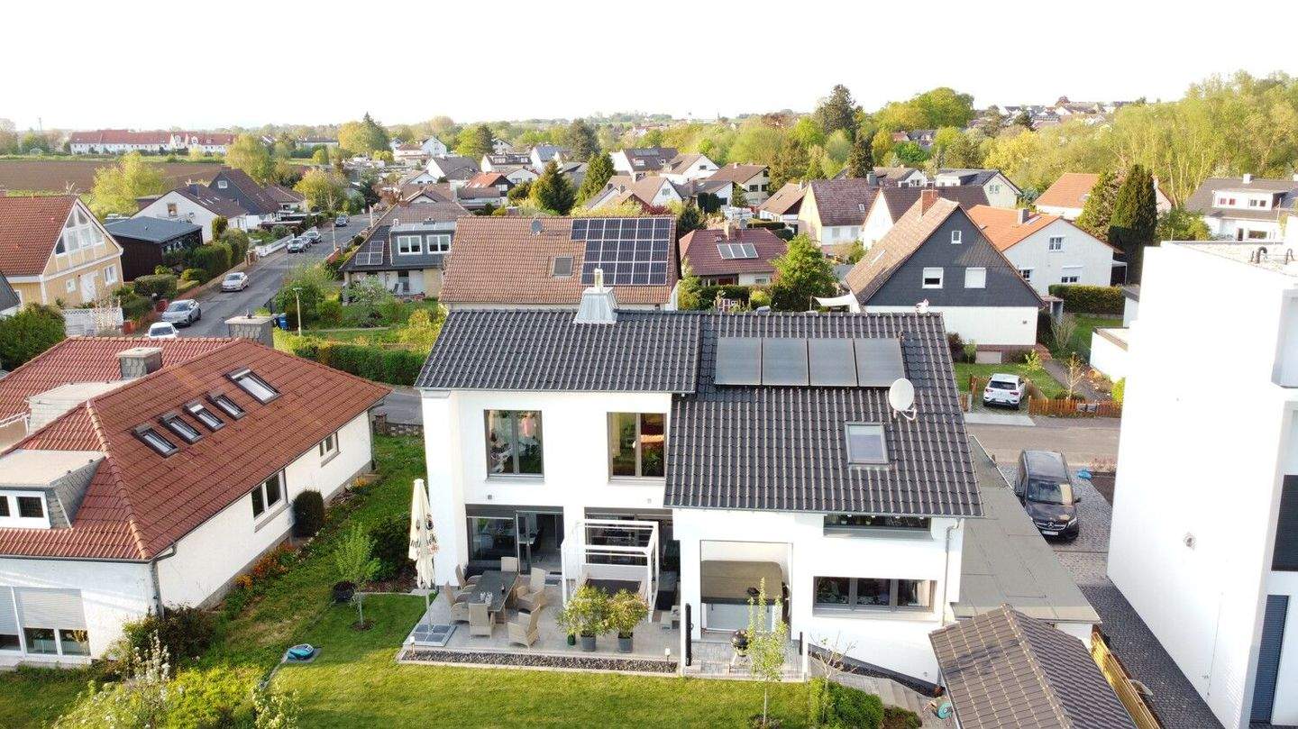Modernes freistehendes Einfamilienhaus mit gehobender Austattung (Erbpachtgrundstück) – Bad Vilbel – Vorschaubild 3