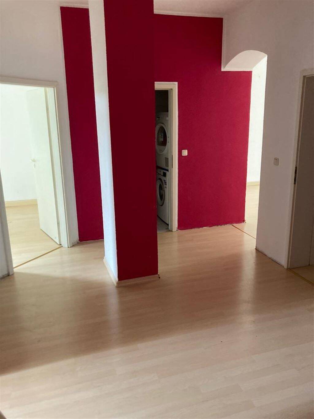 Gemütliche 3-Zimmer mit Laminat, Wannenbad und Einbauküche in guter Lage! – Chemnitz – Vorschaubild 4