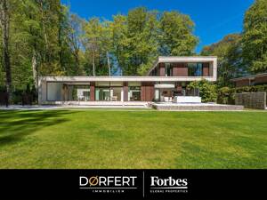 Architektonisches Statement im Grünen und preisgekrönte Villa - "Haus am Park"
