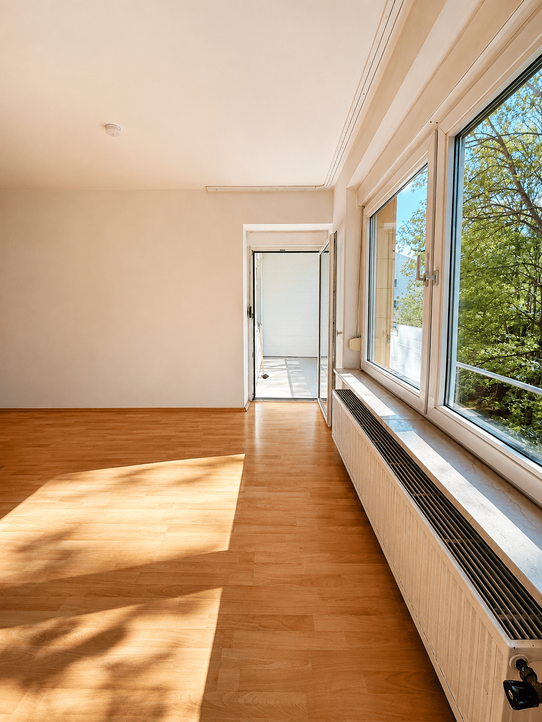 Helle 3-Zimmer-Wohnung mit großer Loggia und Garage im Inneren Westen – Regensburg – Vorschaubild 4