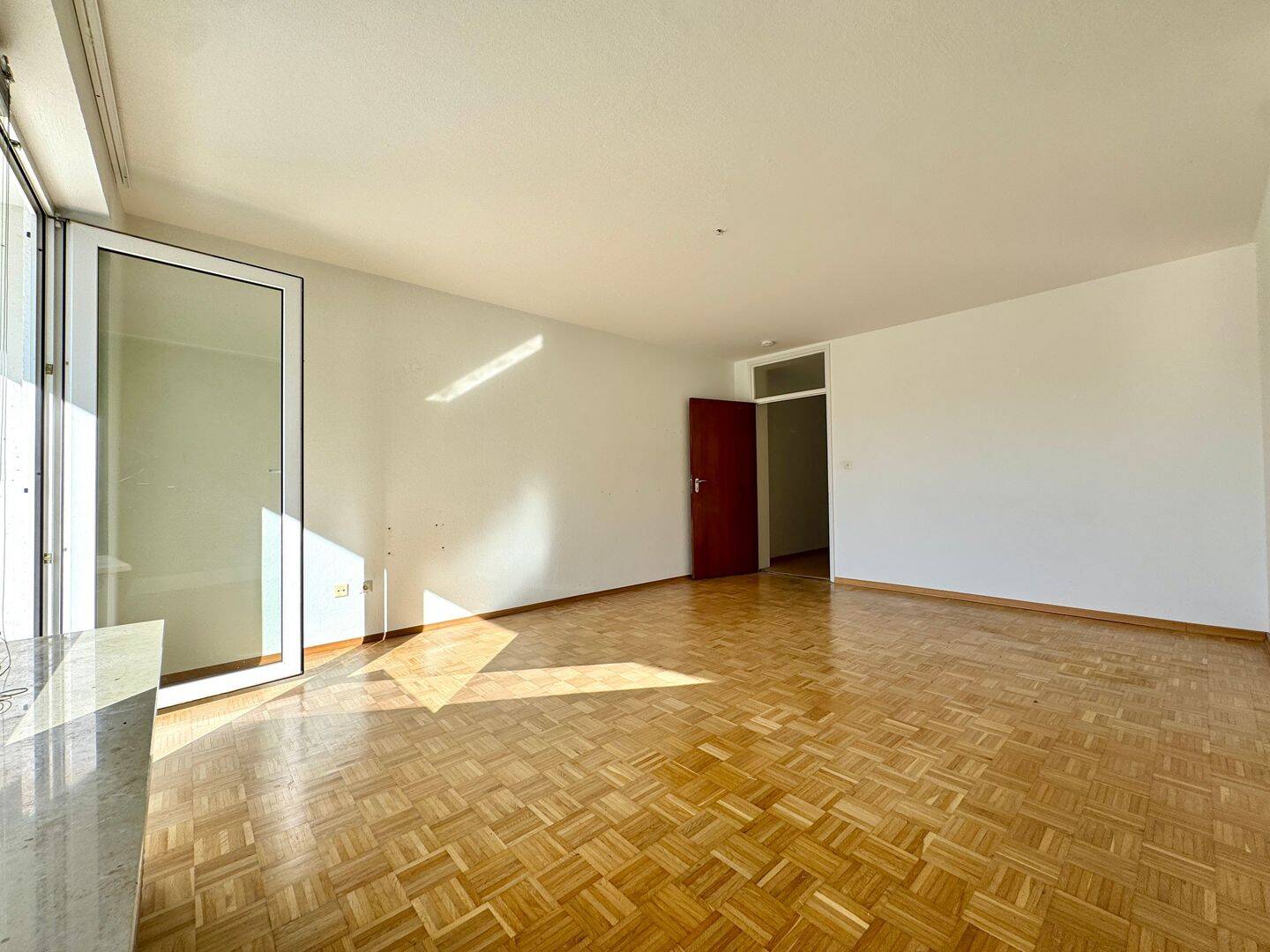 HELLE, GUT GESCHNITTENE 3 ZIMMER-WOHNUNG IM MODERNISIERTEN WOHNUHAUS UND IN ZENTRUMSNAHER WOHNLAGE – München – Vorschaubild 3