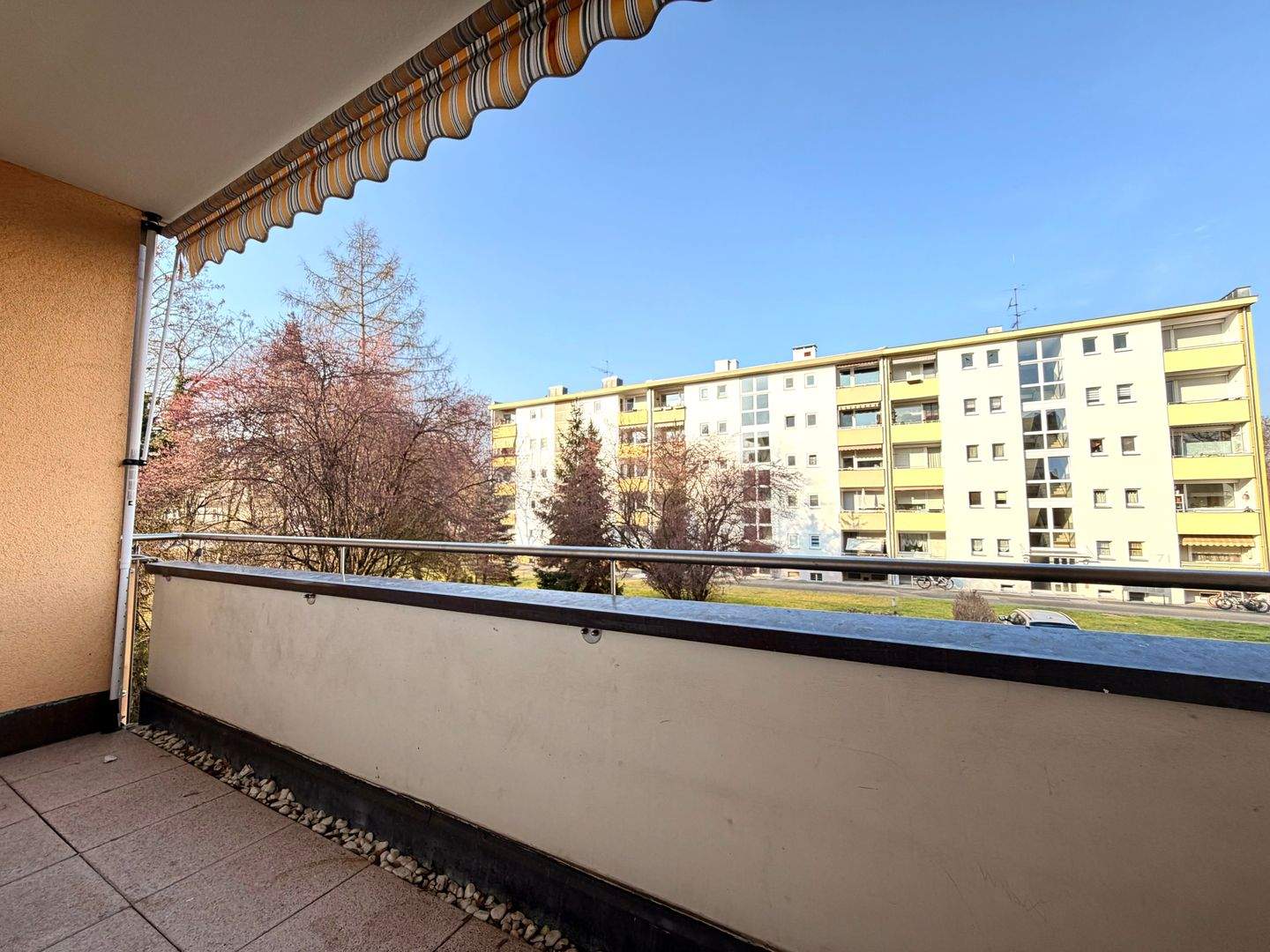 2 Zimmer mit 2 Balkonen direkt am Dutzendteich +++ mit Badewanne & WG-geeignet +++ – Nürnberg – Vorschaubild 4