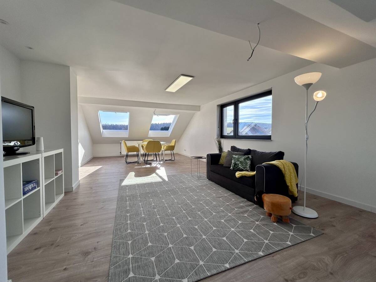 Helles Dachgeschoss mit Gartenanteil - stilvolle 3-Zimmer mit Weitblick in Fulda-Istergiesel – 36041 Fulda – Bild 1 von 8