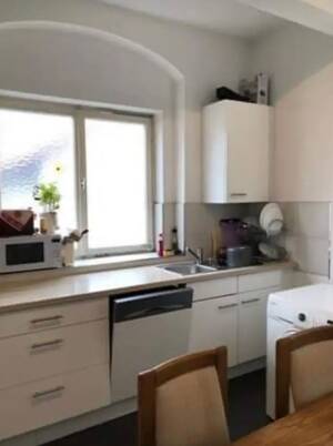 Sehr schönes, großes, neu gestrichenes, helles WG-Zimmer in einer 3er WG ,hohe Decken, gepflegtes Altbau, unweit von der Straßenbahn – 70374 Stuttgart – Vorschaubild 3