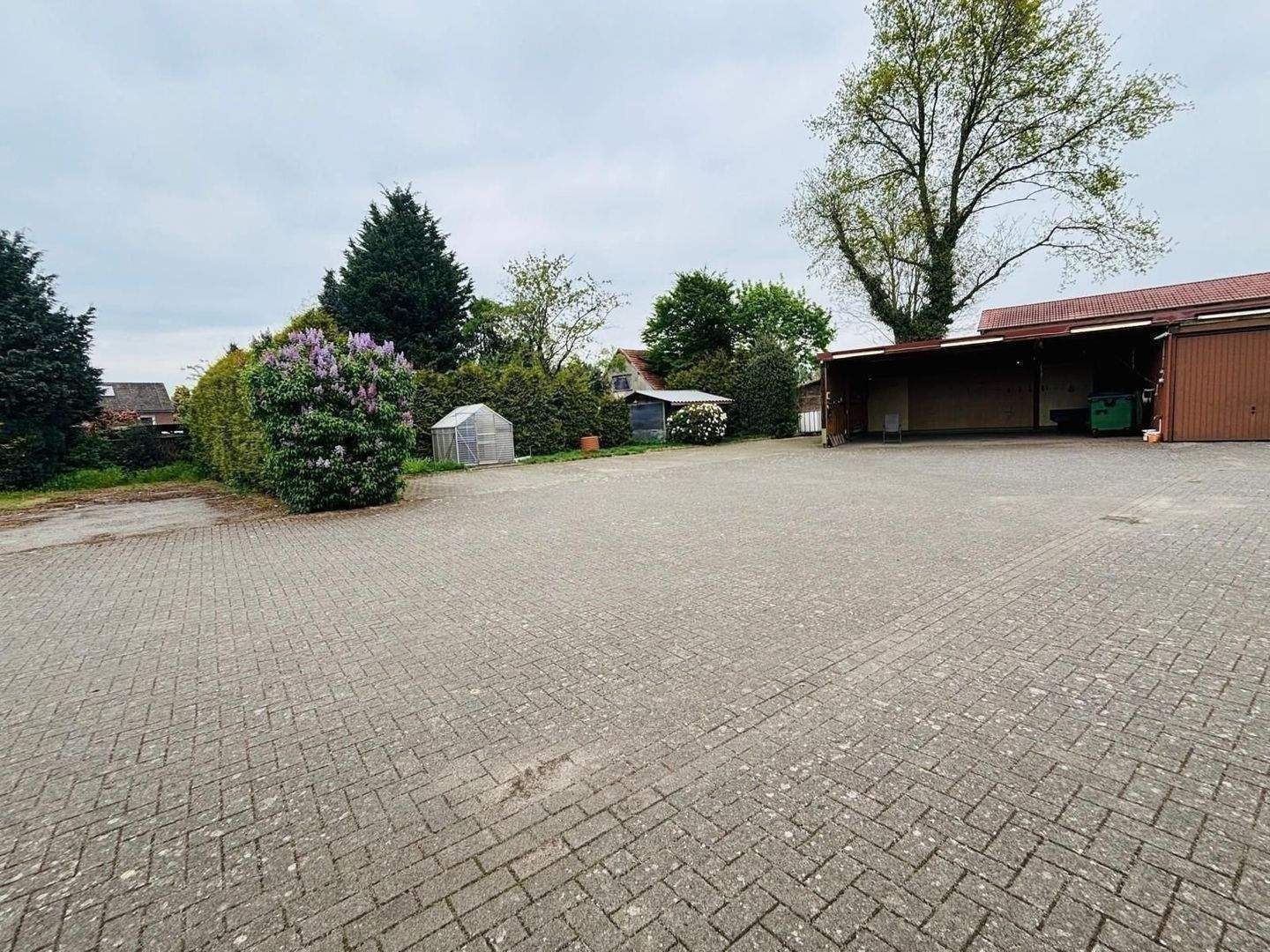 Geräumiges EFH mit gastronomischen Gewerbeteil mitten im Ortskern – Sulingen – Vorschaubild 2