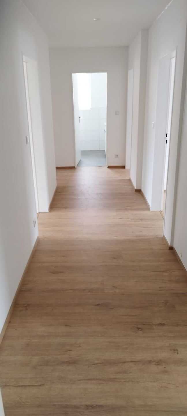 Helle komplett sanierte 4 Zimmer Wohnung – Nürnberg – Vorschaubild 3