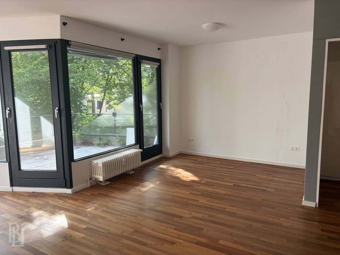 Architektonisches Juwel: Studio-Apartment mit Sonnenterrasse – Berlin – Vorschaubild 5