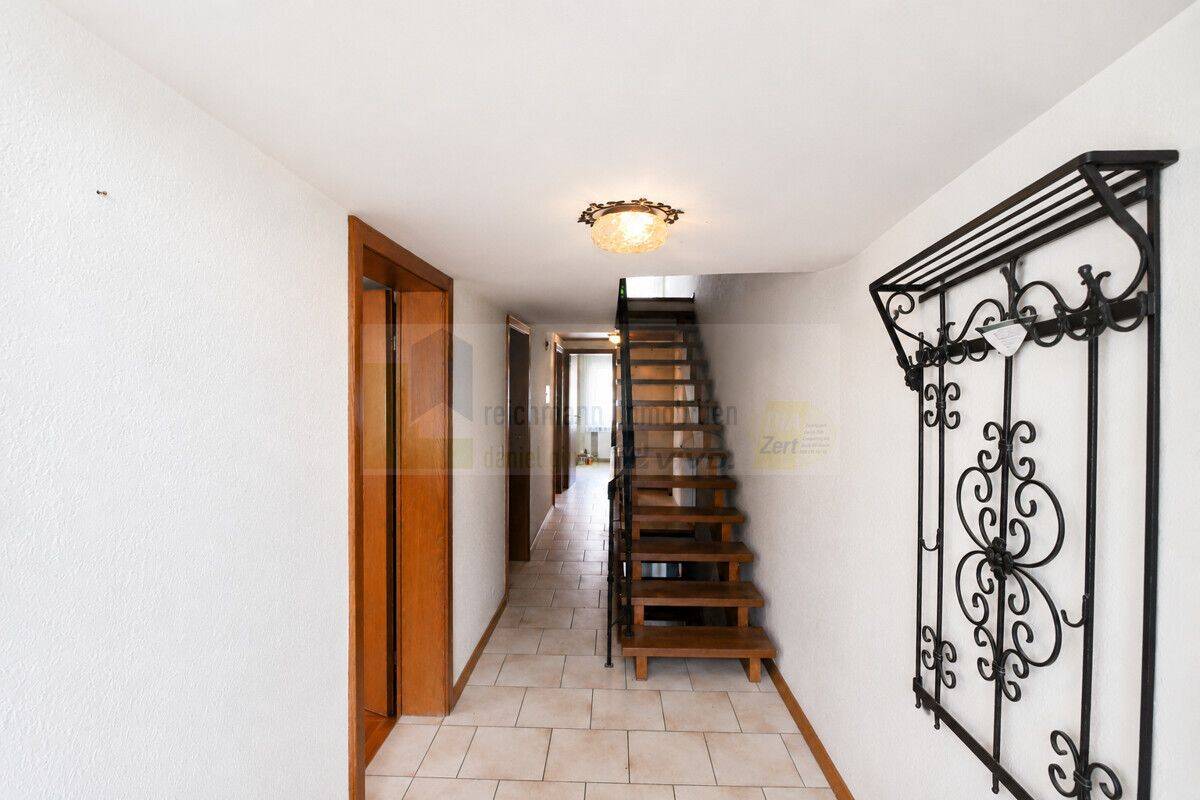Historisches Stadthaus in Hüfingen: gepflegtes Reiheneckhaus in zentraler Lage mit Balkon, Garten, Keller und Ausbaureserve im Speicher – Hüfingen – Vorschaubild 3