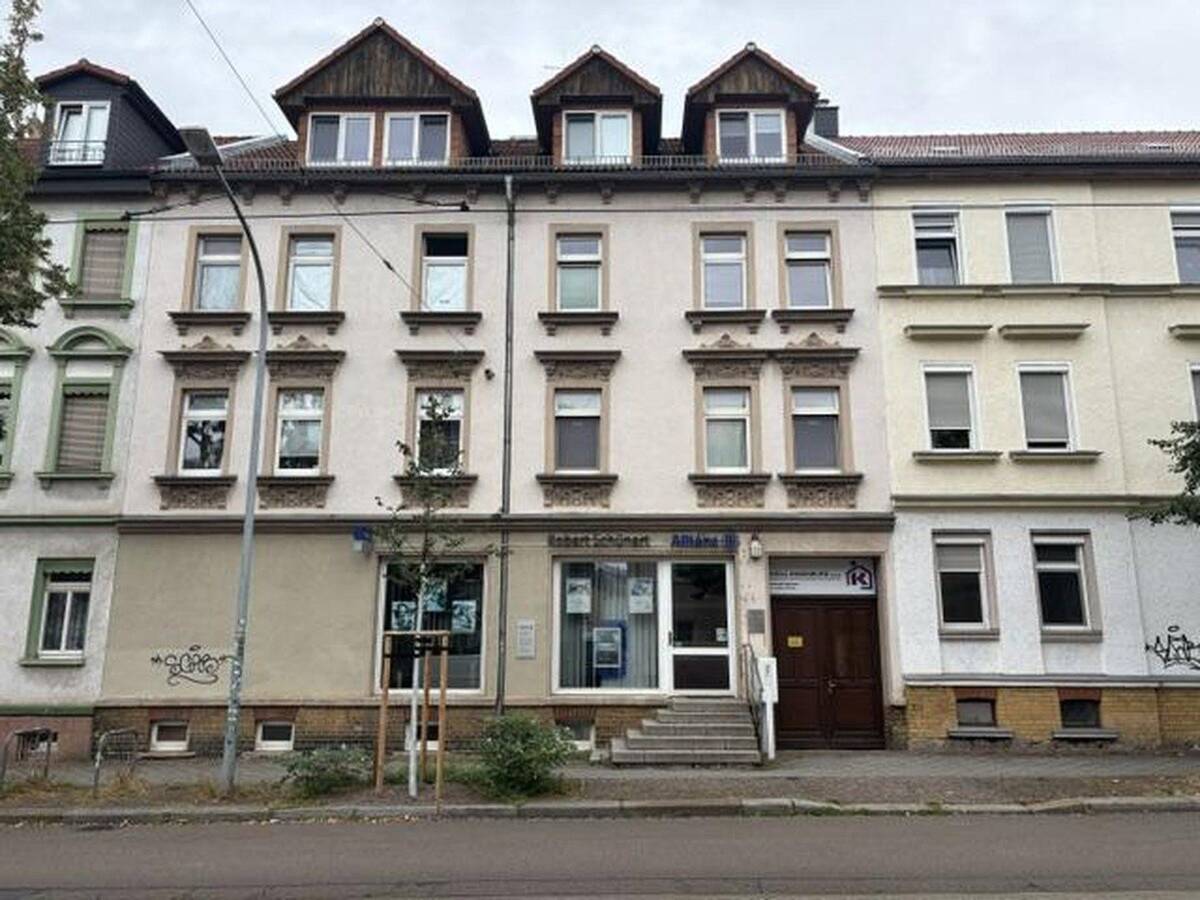 Mehrfamilienhaus mit großem Hinterhaus und zwei Garagen – 4178 Leipzig – Bild 1 von 9