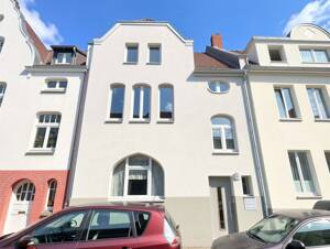 Saniertes Dreifamilienhaus in zentraler Wohnlage – 40549 Düsseldorf – Vorschaubild 2