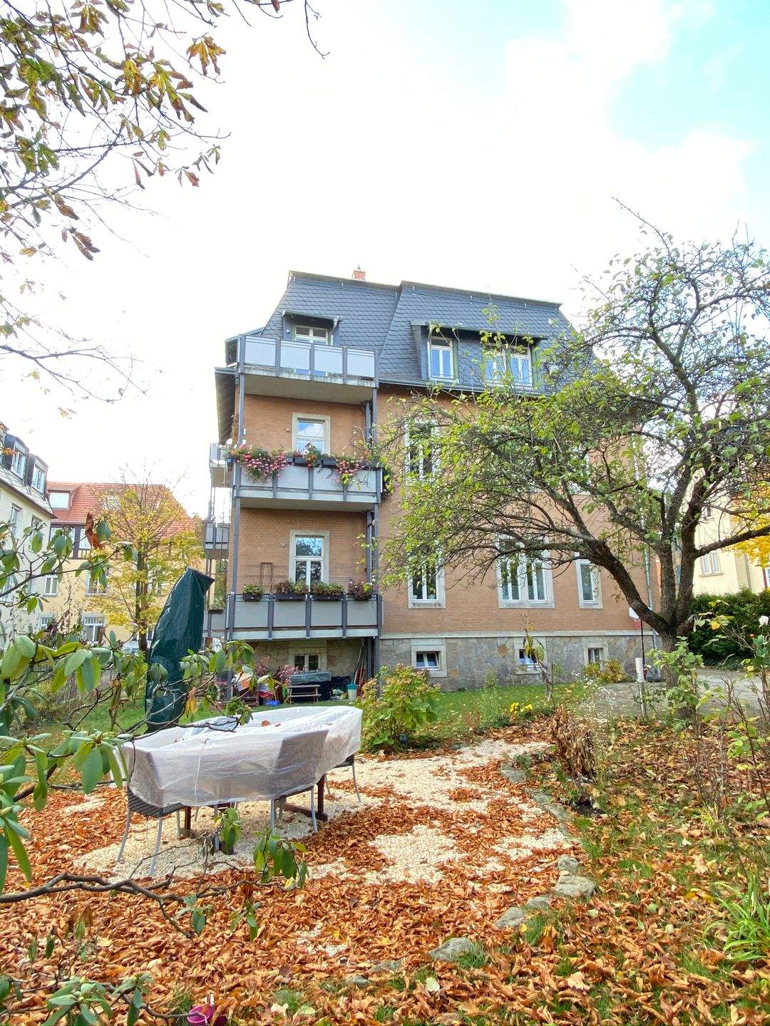 Attraktive 3 Zi.Wohnung mit Balkon, Fußbodenheizung und Parkettboden !