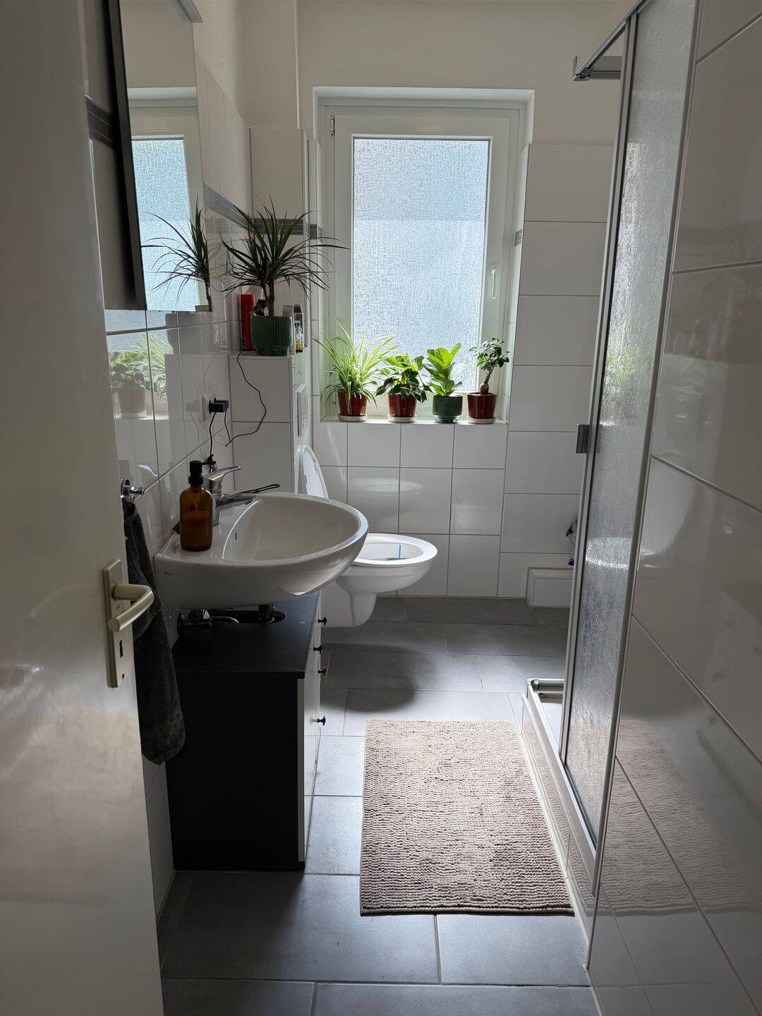Beautiful furnished room by the Stadtgarten – Excellent location + Fully equipped kitchen with Dishwasher – Essen – Vorschaubild 6