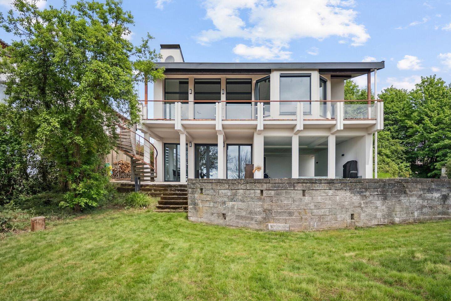 Architekturjuwel mit Pool und unverbaubarem Panorama – Überherrn – Vorschaubild 3