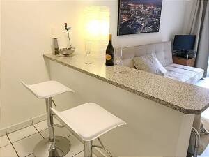 Möblierte 1-Zimmer-Wohnung / Süd- Balkon/ offene EBK / ab sofort/ nur an eine Person(NR) Warmmiete 1.210,00 Euro/Monat inkl. PKW-Stellplatz – 22459 Hamburg – Vorschaubild 6
