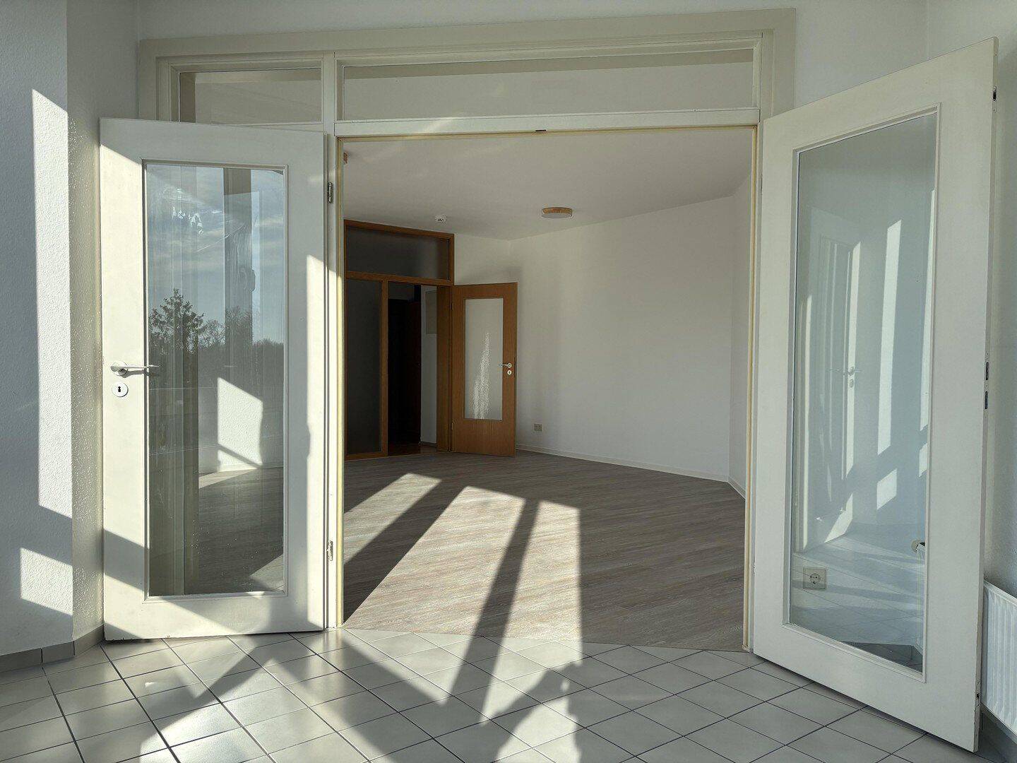 3-Zimmer Endetagen-Wohnung mit Südloggia und Tiefgaragen-Stellplatz – Norderstedt – Vorschaubild 3
