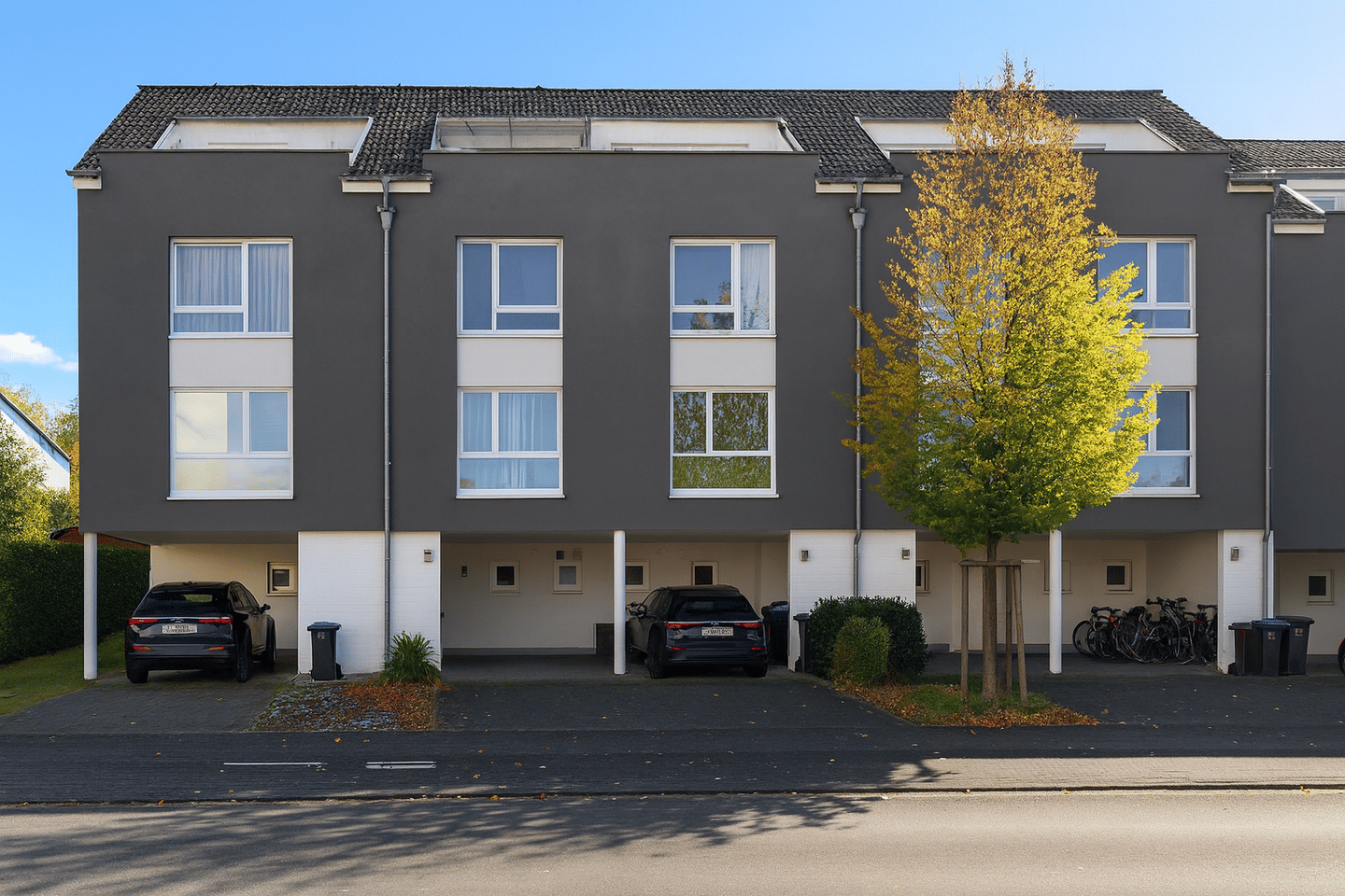 XL-Reihenmittelhaus in moderner Splitlevel-Bauweise 140 m² Wfl mit Garten & Energieeffizienzklasse A – Solingen – Bild 1 von 9
