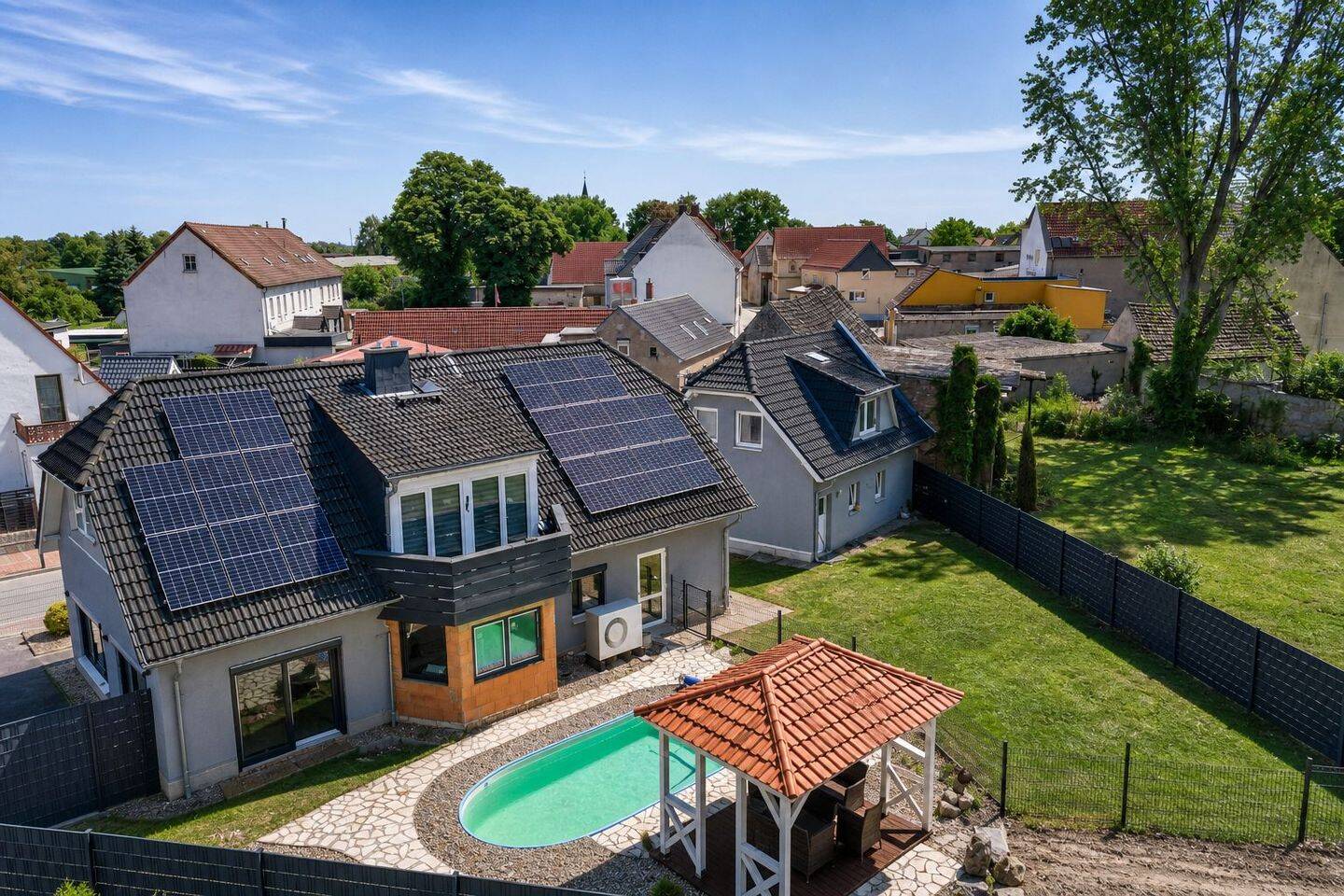 Modernes Familienparadies mit Pool, Sauna und Potenzial für Homeoffice oder Gewerbe – Hecklingen – Vorschaubild 2