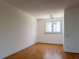 Schöne 2-Zimmer-Wohnung mit sonnigem Balkon und Tiefgaragenstellplatz – 81369 München – Vorschaubild 3