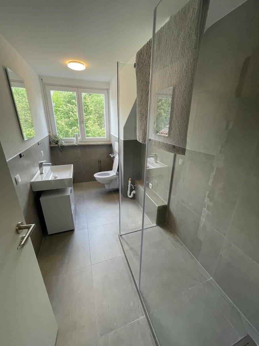 Möbliertes WG-Zimmer mit Balkon in München-Trudering