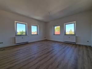 großzügige, helle 2-Zimmerwohnung zu vermieten. – 2739 Leutersdorf – Vorschaubild 2