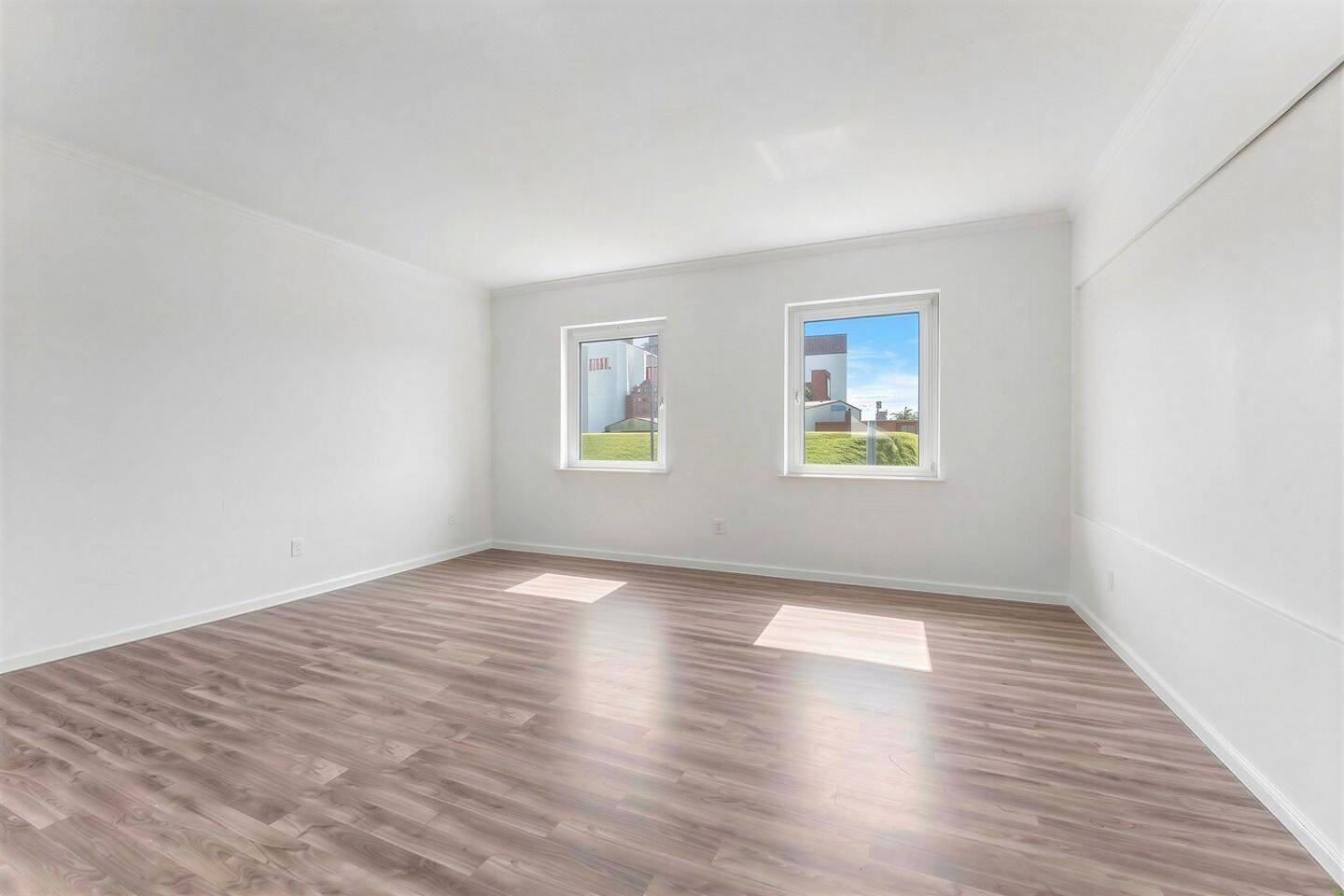 Wohnen auf zwei Ebenen - großzügige Maisonettewohnung mit Balkon und zwei Garagen in Bremen-Walle – Bremen – Vorschaubild 4