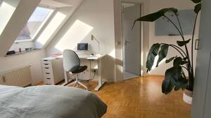 Helle Dachwohnung zur ZWISCHENMIETE 3-6 Monate