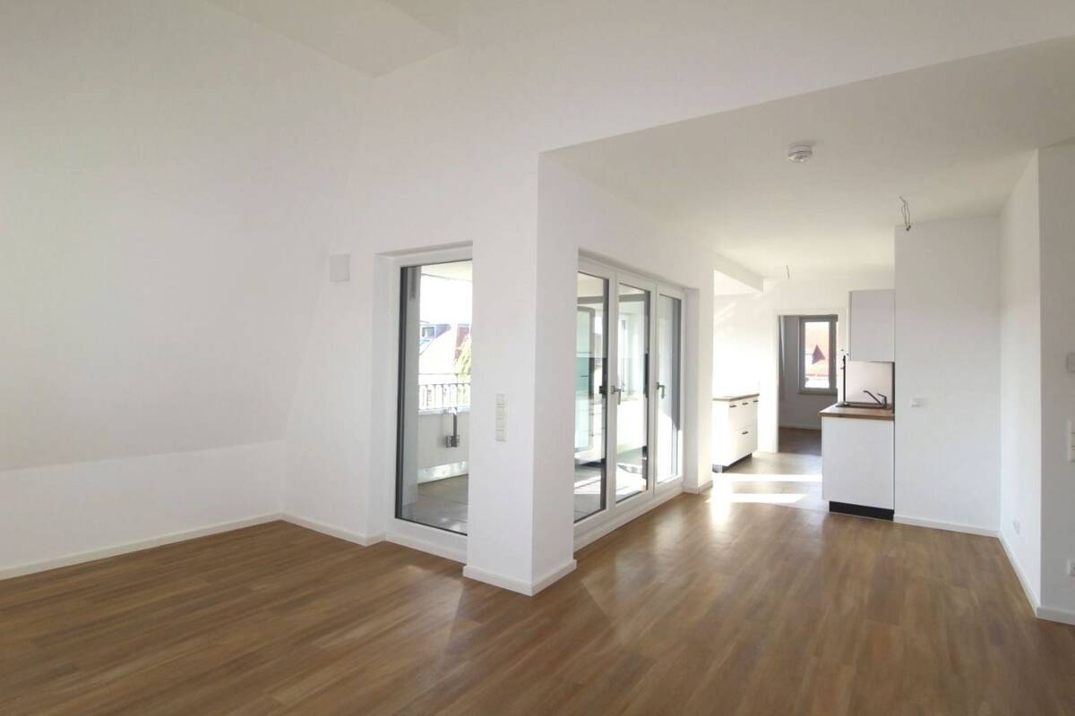 ** Helle 4 Zimmer mit Kochinsel und Loggia in ruhiger Seitenstraße ** – 4179 Leipzig – Bild 1 von 9