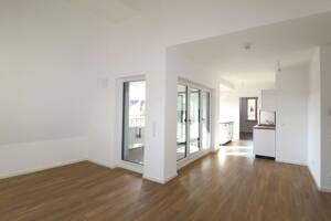 ** Helle 4 Zimmer mit Kochinsel und Loggia in ruhiger Seitenstraße **