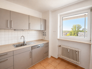 Bezugsfreie 2-Zimmer-Wohnung mit Balkon, Aufzug & Stellplatz – 91058 Erlangen – Vorschaubild 2