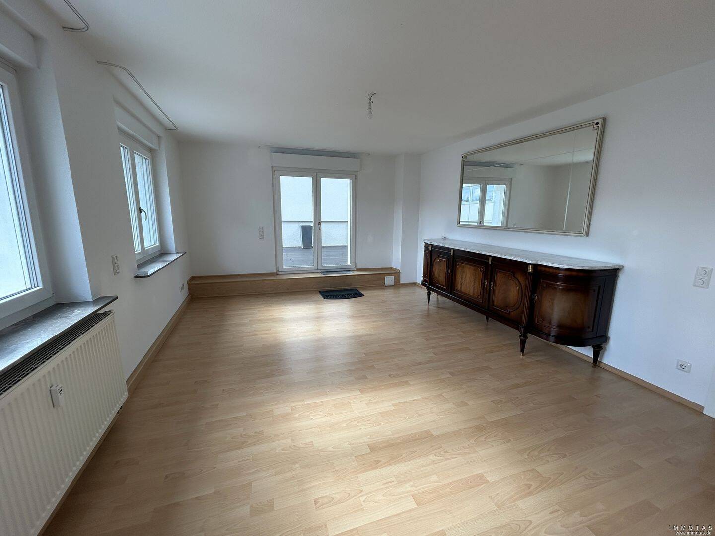 ZUR MIETE: 2-Zimmer-Wohnung mit Einbauküche und Dachterrasse – Saarbrücken – Vorschaubild 2